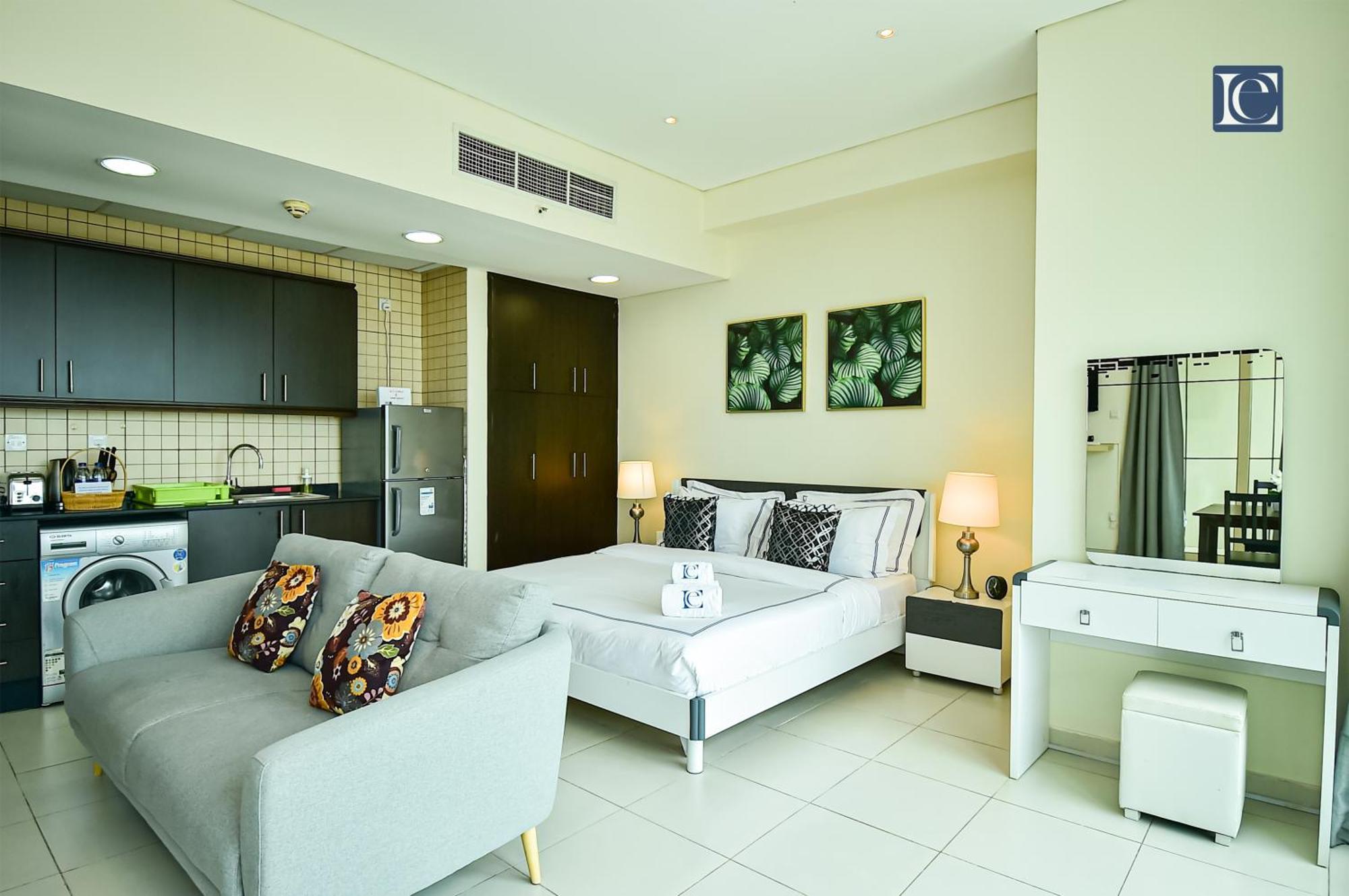 דובאי Luxury Escapes - Furnished Studio With Balcony In Royal Oceanic מראה חיצוני תמונה
